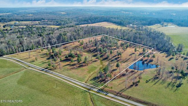 1241 Twin Bridge Rd, Deer Lodge, TN 37726
