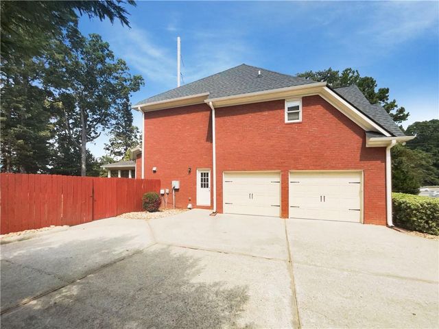 1900 Chattahoochee Run Drive, Suwanee, GA 30024