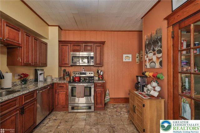 369 Mauch Chunk Street, Nazareth Boro, PA 18064