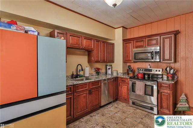 369 Mauch Chunk Street, Nazareth Boro, PA 18064