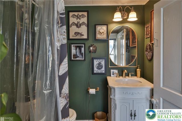 369 Mauch Chunk Street, Nazareth Boro, PA 18064