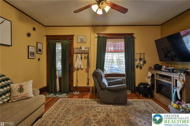 369 Mauch Chunk Street, Nazareth Boro, PA 18064