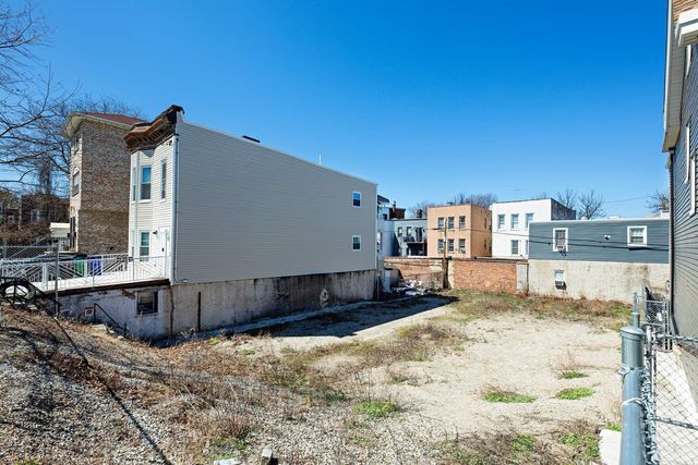 615 Mead Street, New York City, NY 10460