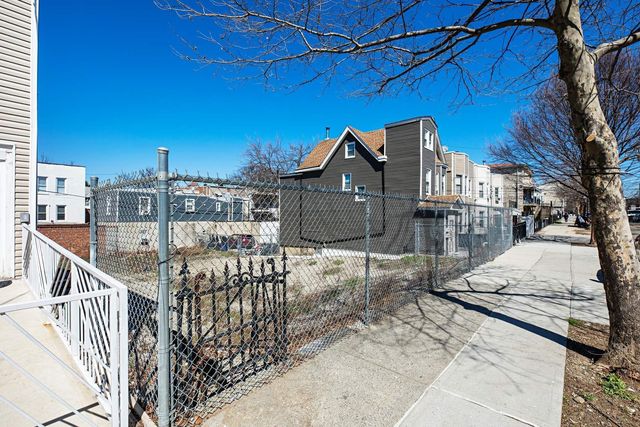615 Mead Street, New York City, NY 10460