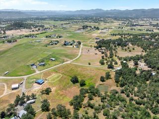 510 Chateau Drive, Eagle Point, OR 97524