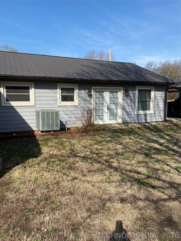 107 N Main Street, Grove, OK 74344