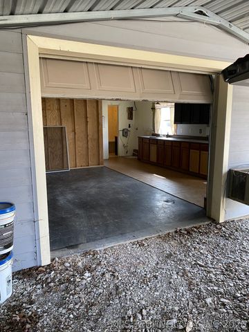 107 N Main Street, Grove, OK 74344