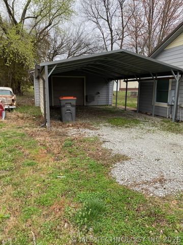 107 N Main Street, Grove, OK 74344