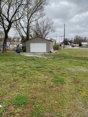 107 N Main Street, Grove, OK 74344