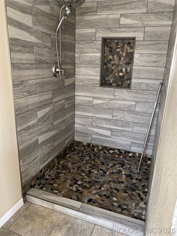 107 N Main Street, Grove, OK 74344