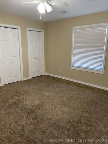 107 N Main Street, Grove, OK 74344