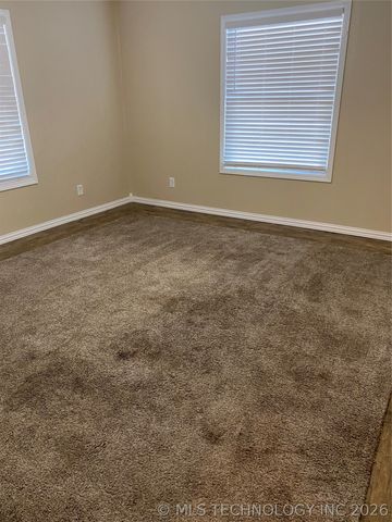 107 N Main Street, Grove, OK 74344