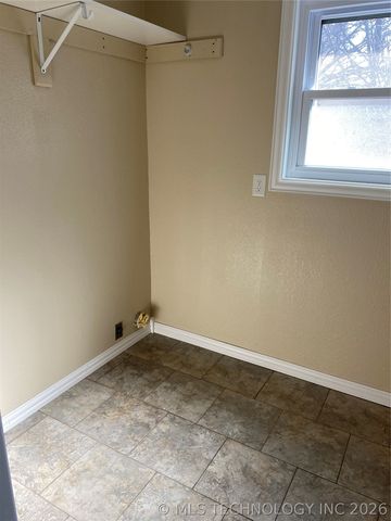 107 N Main Street, Grove, OK 74344