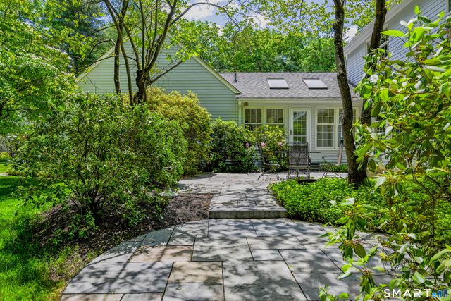 3 Glenmore Drive, Farmington, CT 06032