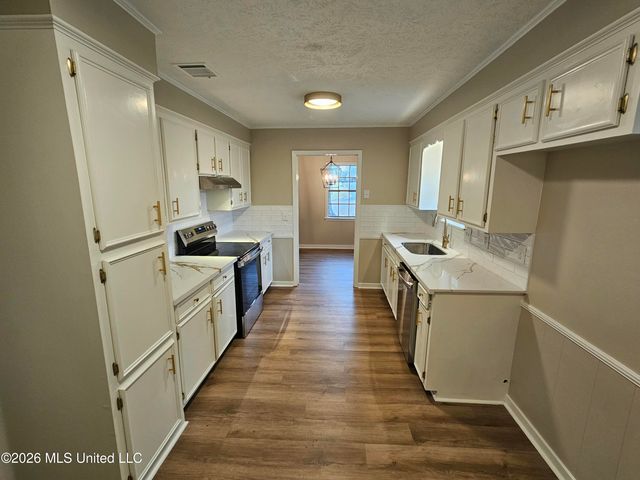 201 Willow Brook Drive, Clinton, MS 39056