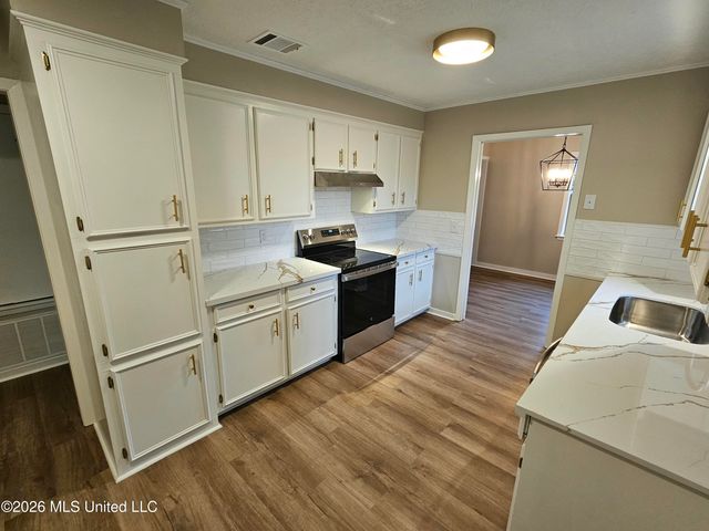 201 Willow Brook Drive, Clinton, MS 39056