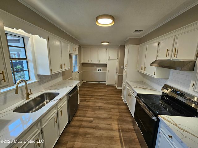 201 Willow Brook Drive, Clinton, MS 39056