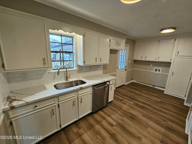 201 Willow Brook Drive, Clinton, MS 39056