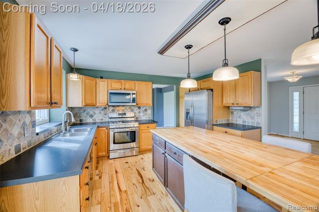 3249 Mackenzie Court, Howell, MI 48843