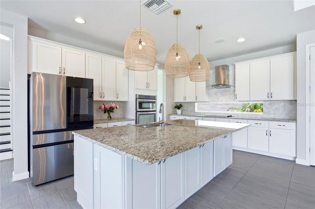 2562 HERITAGE GREEN AVENUE, Davenport, FL 33837