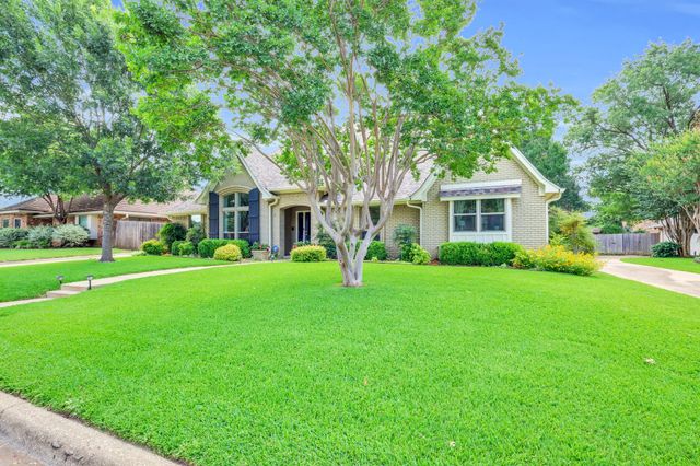 1130 Clubhouse Drive, Mansfield, TX 76063