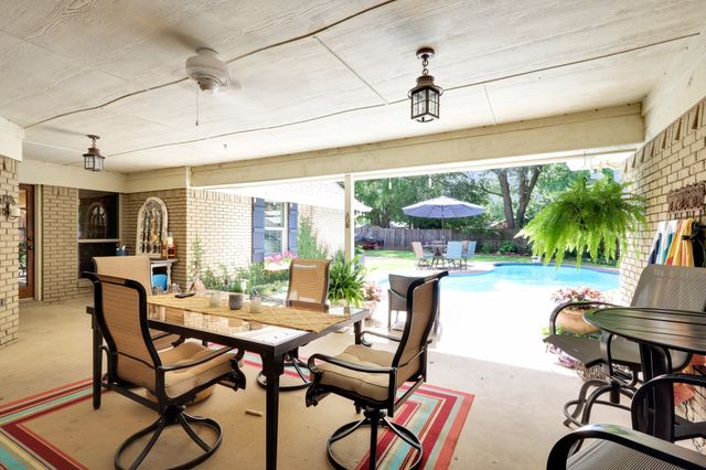 1130 Clubhouse Drive, Mansfield, TX 76063