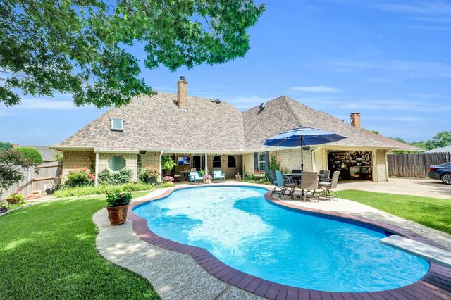 1130 Clubhouse Drive, Mansfield, TX 76063