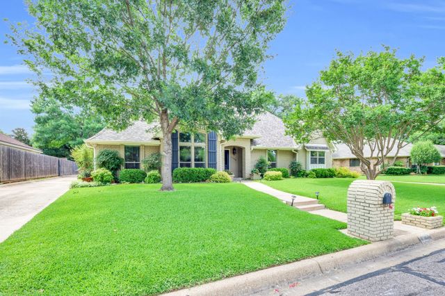 1130 Clubhouse Drive, Mansfield, TX 76063