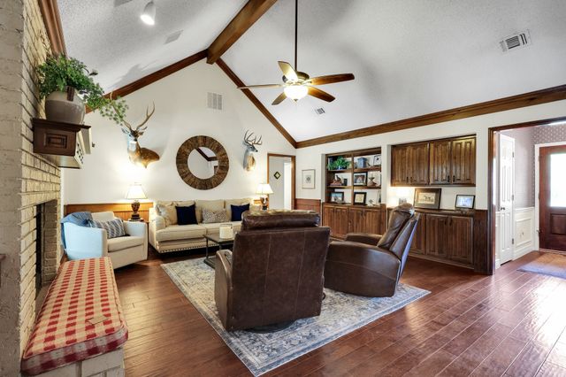 1130 Clubhouse Drive, Mansfield, TX 76063