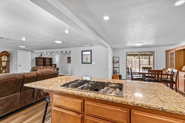 2860 W Griffin Creek Road, Medford, OR 97501