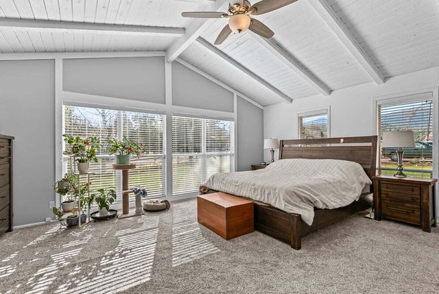 2860 W Griffin Creek Road, Medford, OR 97501