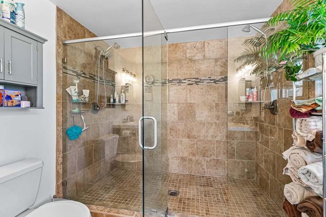 2860 W Griffin Creek Road, Medford, OR 97501