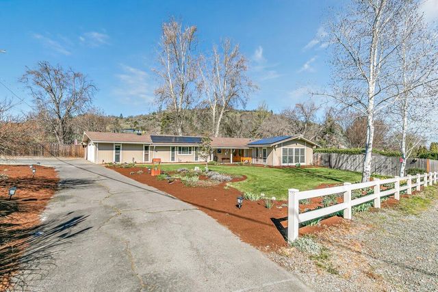 2860 W Griffin Creek Road, Medford, OR 97501