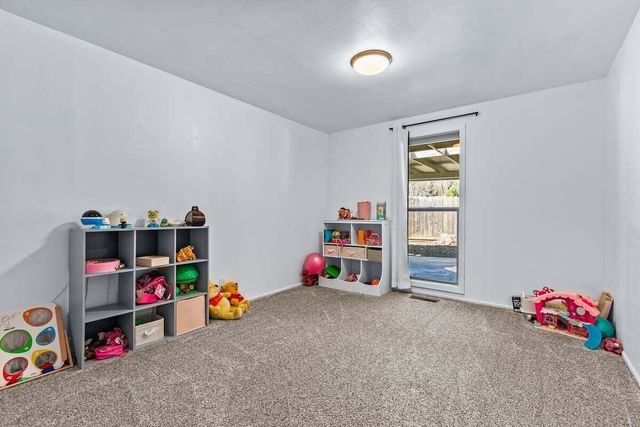 2860 W Griffin Creek Road, Medford, OR 97501