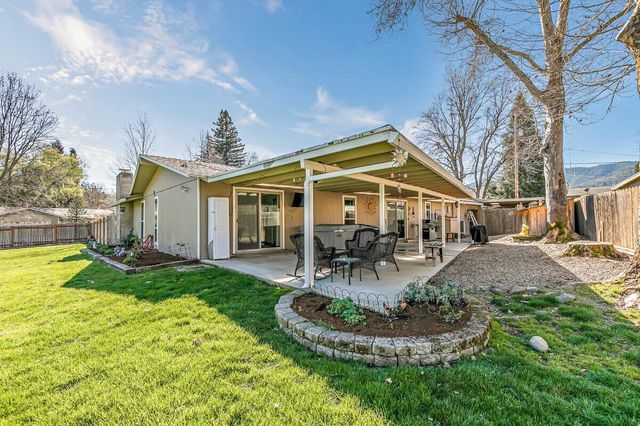 2860 W Griffin Creek Road, Medford, OR 97501