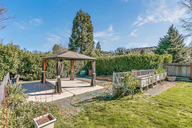 2860 W Griffin Creek Road, Medford, OR 97501