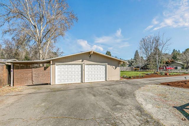 2860 W Griffin Creek Road, Medford, OR 97501