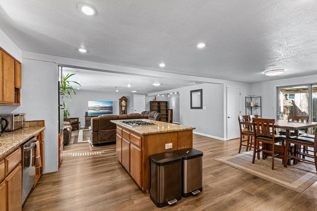 2860 W Griffin Creek Road, Medford, OR 97501