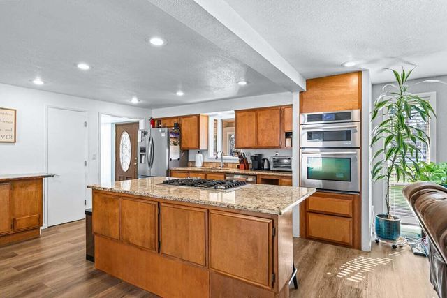 2860 W Griffin Creek Road, Medford, OR 97501