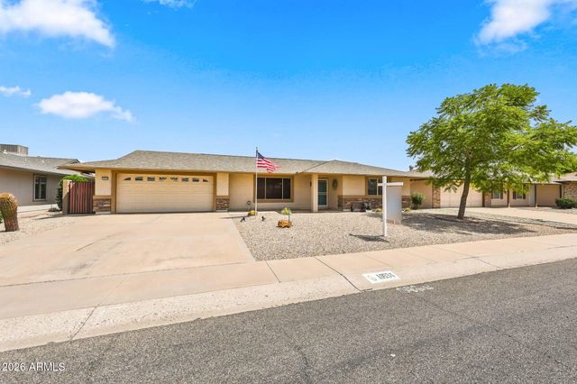 10534 W TUMBLEWOOD Drive, Sun City, AZ 85351