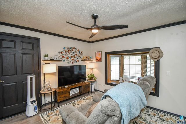 400 S Lowell Ave Avenue, Sioux Falls, SD 57103