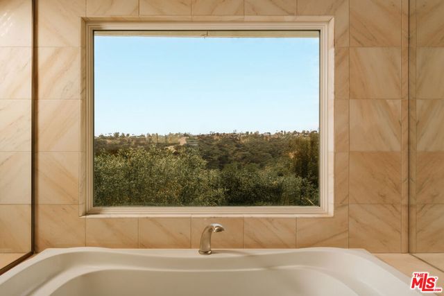2741 Bottlebrush Drive, Los Angeles, CA 90077