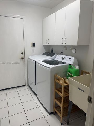 2444 Stonegate Dr, Wellington, FL 33414