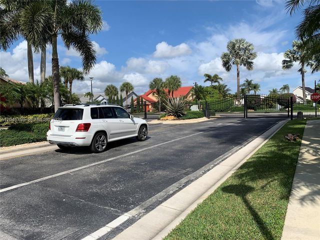 2444 Stonegate Dr, Wellington, FL 33414