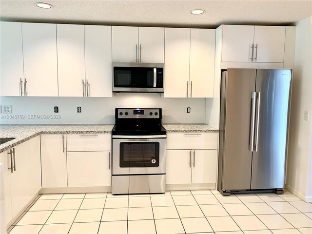 2444 Stonegate Dr, Wellington, FL 33414