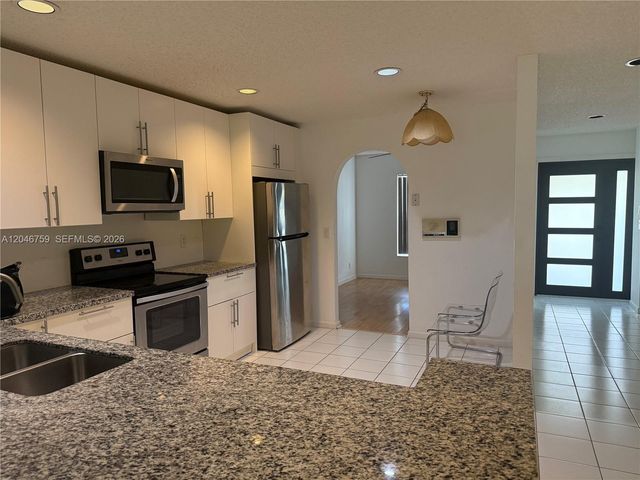2444 Stonegate Dr, Wellington, FL 33414