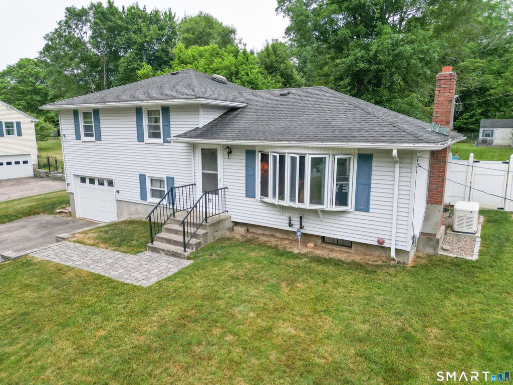 27 Old Colony Road, North Stonington, CT 06359