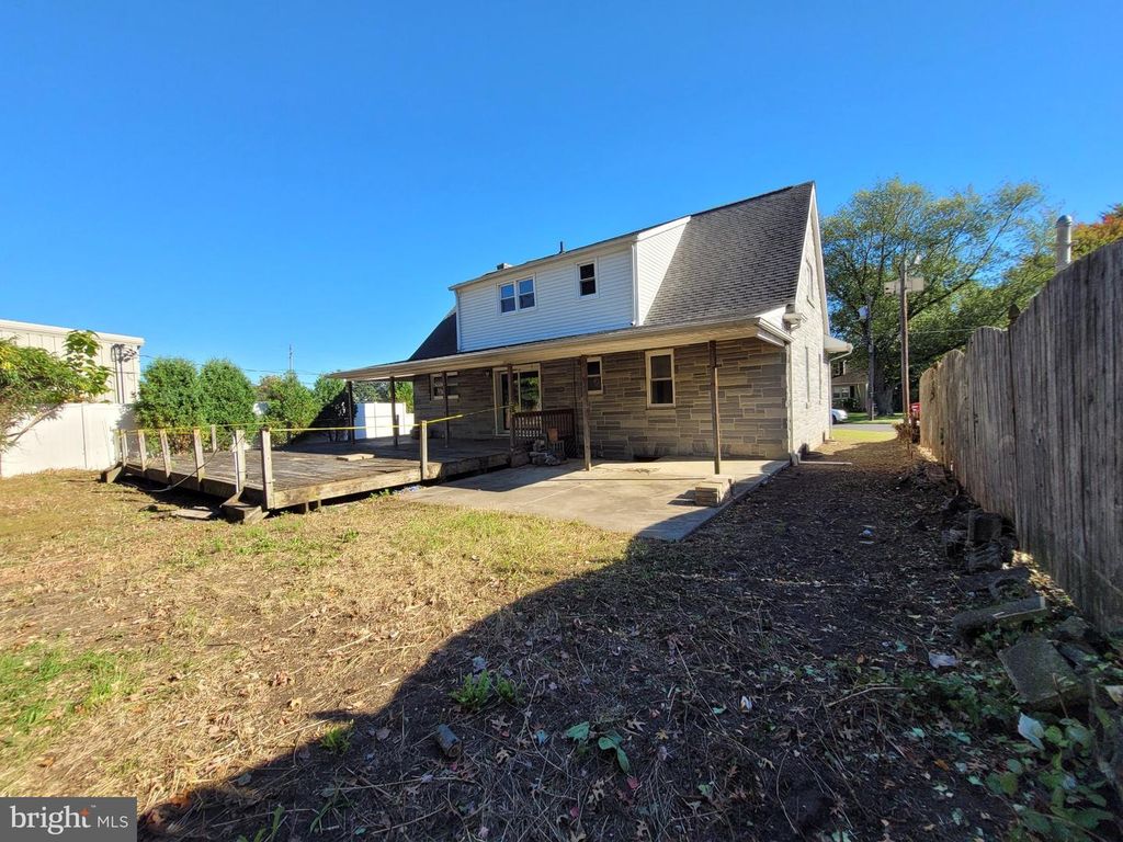 17 W MAPLE AVE, BELLMAWR, NJ 08031 — photo 3
