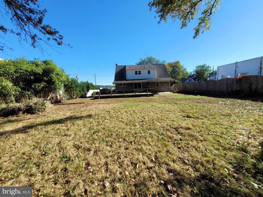 17 W MAPLE AVE, BELLMAWR, NJ 08031 — photo 4