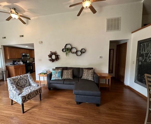 7055 S 200 E, Wolcottville, IN 46795